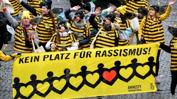 Auch bei Karnevalsumzügen wurden in Deutschland Zeichen gegen Rassismus gesetzt