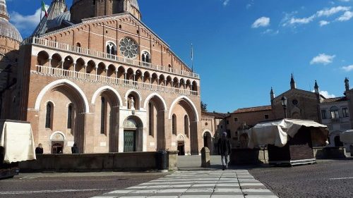 Padova készül Szent Antal ünnepére. A „kis rózsafüzért” a koronavírus hőseiért imádkozzák
