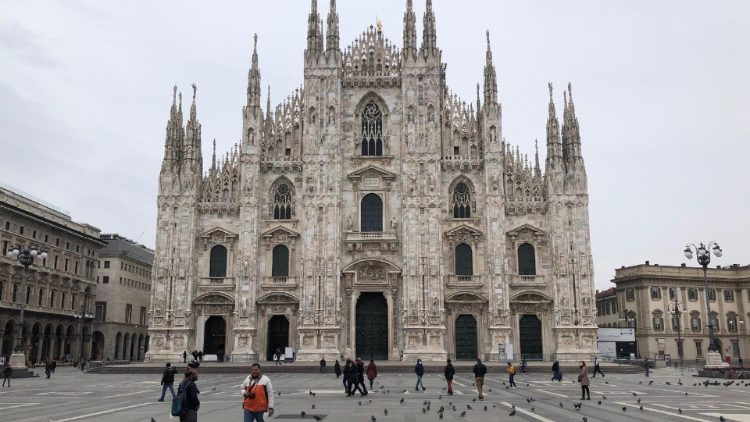 Piazza Duomo, Milano- svuotata a causa dell'emergenza