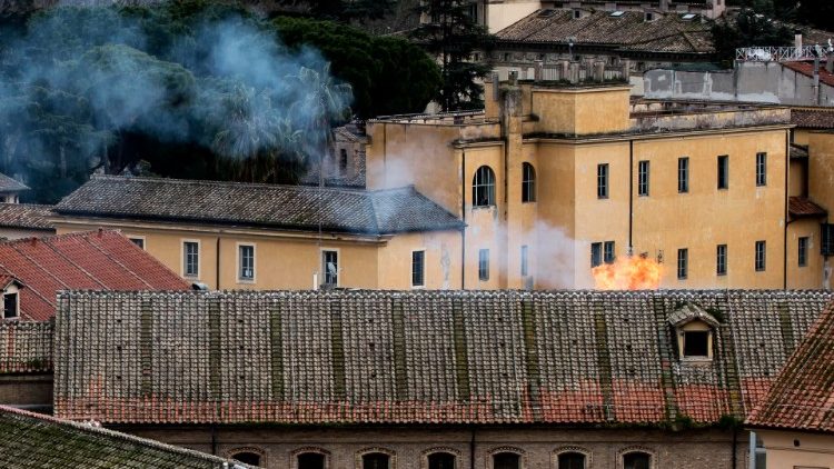 Un incendie provoqué par la mutinerie à la prison romaine "Regina Coeli", le 9 mars 2020.