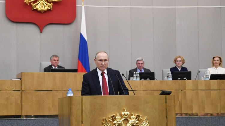Le président Vladimir Poutine s'exprime durant la séance plénière de la Douma, à Moscou, le 10 mars 2020