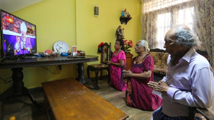 Fälle von Coronavirus in Sri Lanka: Übers Fernsehen eine Messe mitfeiern