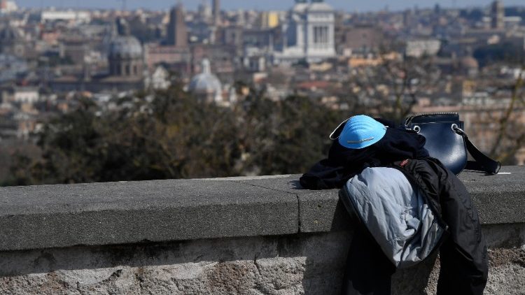 Eine Schutzmaske auf der Gianicolo-Terrasse, von der aus man den schönsten Blick auf Rom hat
