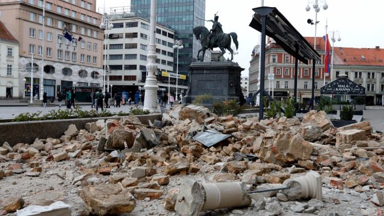 Zagreb. Dijelovi zgrada otpali u potresu u ožujku ove godine