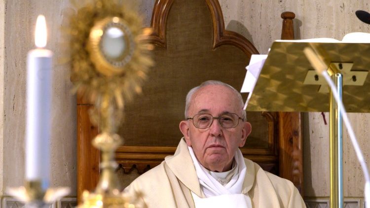 Papa: in tempo di pandemia rilanciare 'Vangelo vita'