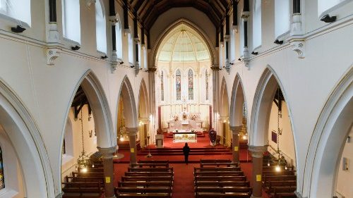 Ирландия: епископы выступают против запрета Месс с участием народа