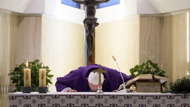 Zum Ende der Karwoche legt Papst Franziskus bis Ostersonntag eine Pause seiner täglichen Frühmessen in der Casa Santa Marta ein