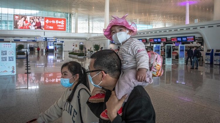 Wuhan - riaprono stazioni e aeroporti