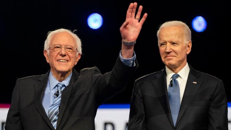 Bernie Sanders e Joe Biden (EPA/Jim Lo Scalzo)