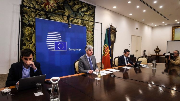 La conferenza stampa sui risultati dell'Eurogruppo presieduta dal portoghese Mario Centeno