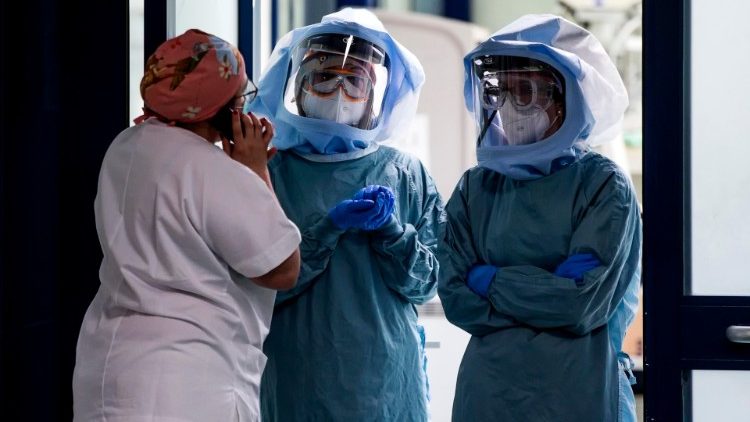 Лекари от отделението за интензивна терапия в римската болница на Тор Вергата