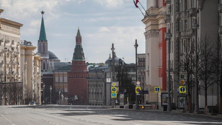La rue Tverskaya déserte à Moscou, ce dimanche 12 avril 2020