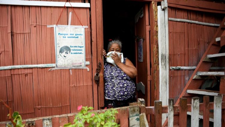 Los pobres de Ecuador luchan contra la pandemia con escasos recursos.