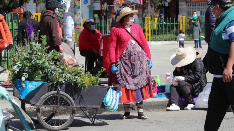 Une femme aywara sur un marché de El Alto