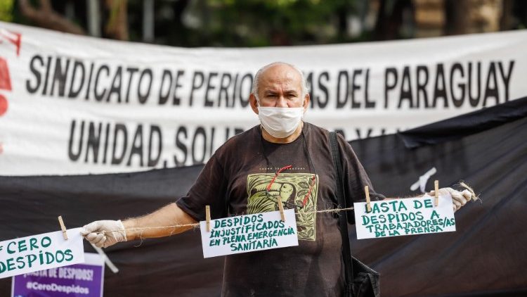 Paraguayan journalists claim labor rights after wave of layoffs