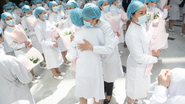 Enfermeras trabajando sin descanso en esta pandemia.