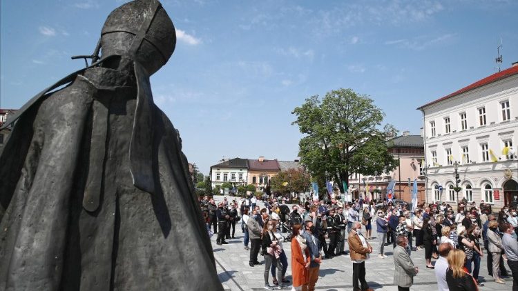 Faithful gather for Mass on 17 May in Poland