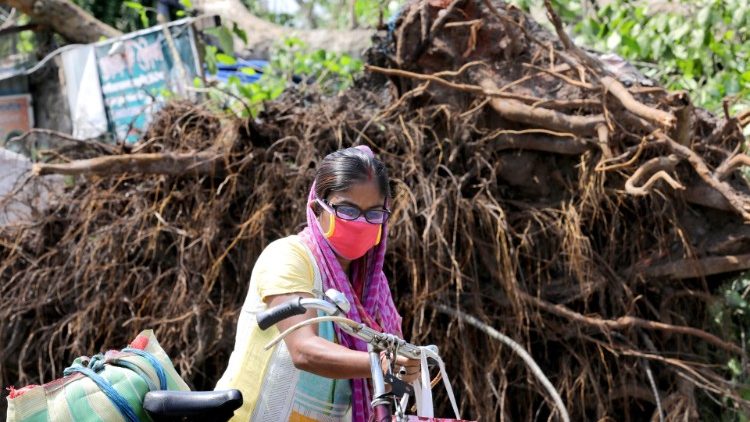 Caritas wspiera ofiary cyklonu w Indiach i Bangladeszu 
