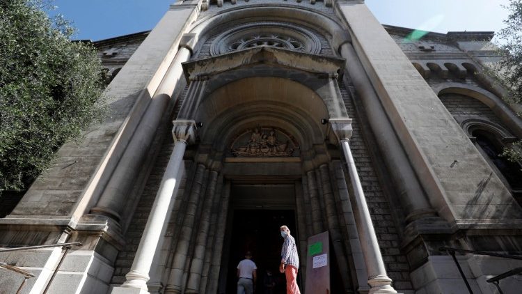 Offene Türen: eine Kirche in Nizza