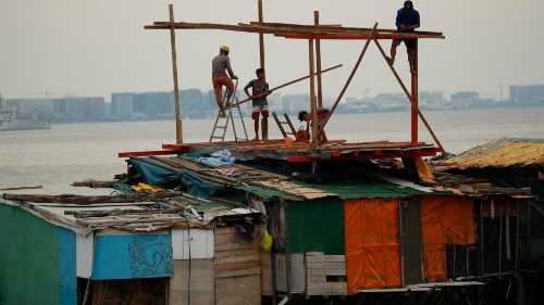 Aux Philippines, des millions de travailleurs pauvres menacés par la crise 