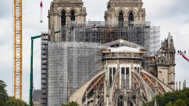 Notre Dame Cathedral  workers begin dismantling of damaged scaffolding