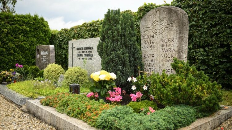 मोन्सिन्योर जॉर्ज रतजिंगर का पारिवारिक कब्रस्थान