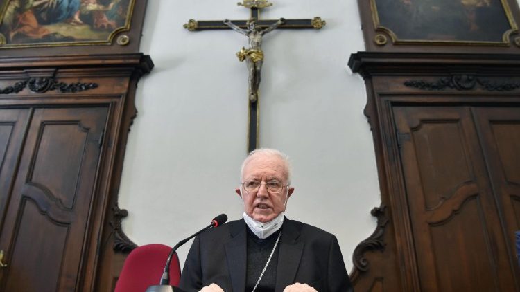 L'arcivescovo di Torino, monsignor Cesare Nosiglia (Ansa / Alessandro Di Marco)