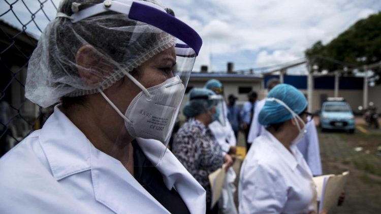 Médicos demitidos em meio a pandemia na Nicarágua exigem reintegração
