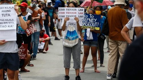 Com apoio dos Superiores Maiores, recurso tenta anular lei anti-terrorismo nas Filipinas