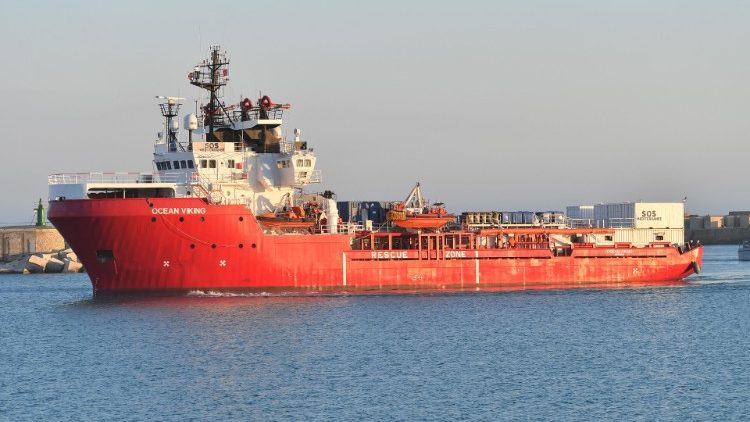 Migranti Ocean Viking sbarcano a Porto Empedocle