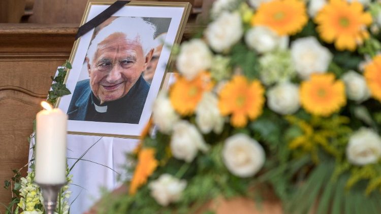 Msgr Georg Ratzinger begravdes 8 juli i Regensburg, Tyskland