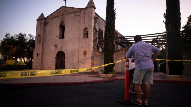 Mission Saint-Gabriel, en Californie, endommagée par un incendie en juillet 2020