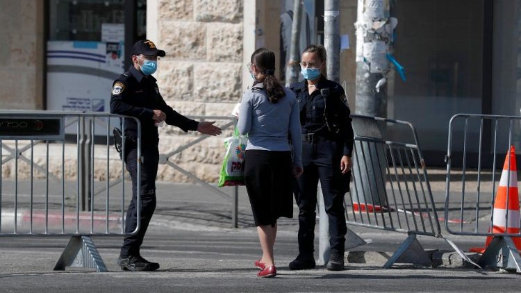 Israeli Police restrict entrance to a neighborhood in Jerusalem
