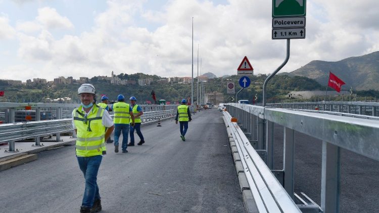 Il nuovo ponte "Genova San Giorgio" in costruzione