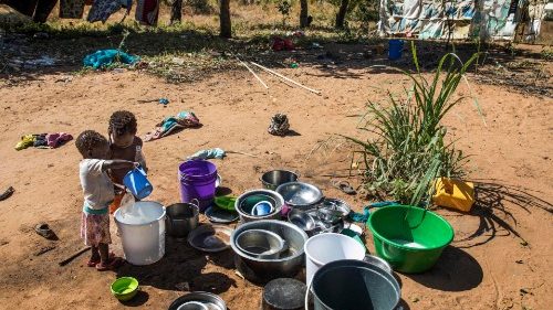 Famílias em fuga dos jihadistas em Moçambique recebem assistência da AIS Reino Unido
