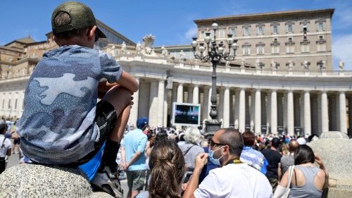 Påven till de unga: Skicka en kram till era mor-och farföräldrar