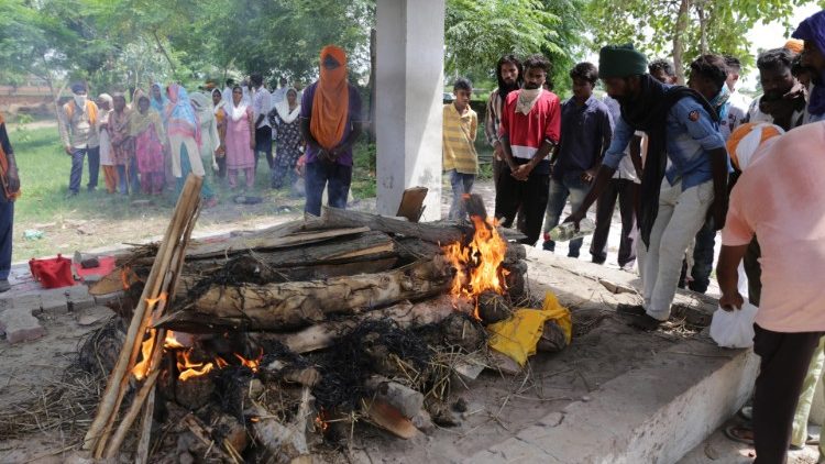 Церемония кремации в Индии