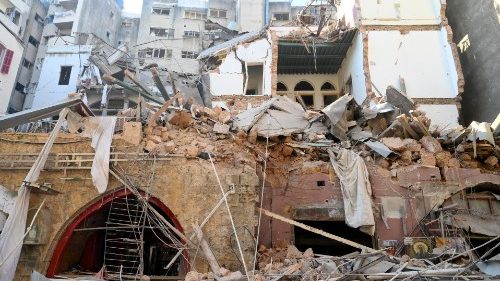 Beirut è distrutta: arrivano i primi aiuti umanitari