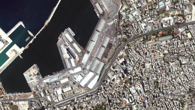 Satellitenaufnahme des Hafens von Beirut vor der verheerenden Explosion 