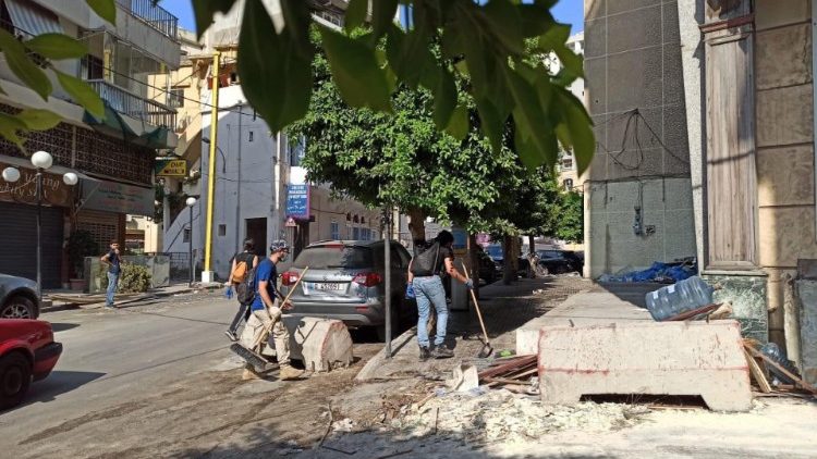 Beirut - volontari tra le macerie "La città tornerà come prima"