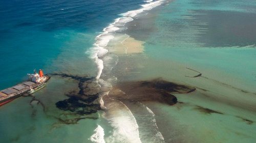 Isla Mauricio, desastre ambiental. Cardenal Piat: "despertar las conciencias"