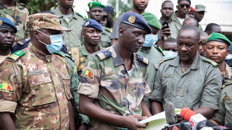Malian Colonel-Major Ismael Wague (C) the military junta spokesperson