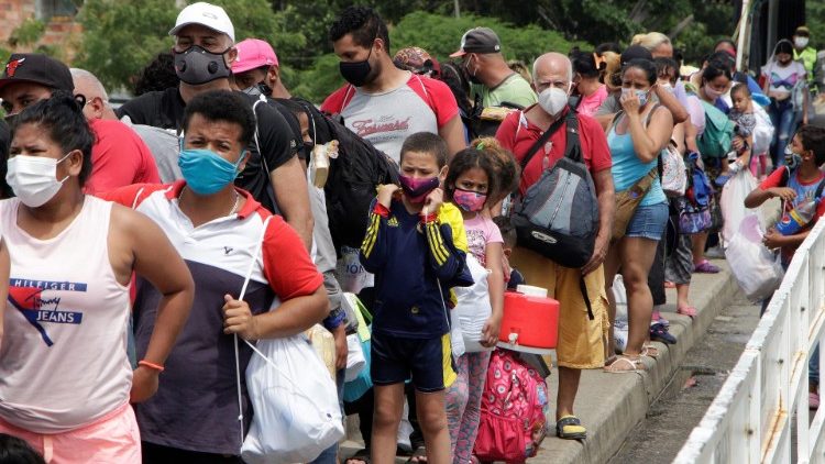 Am 21. August kehrten 200 Venezolaner über eine Grenzbrücke zurück in ihr Land