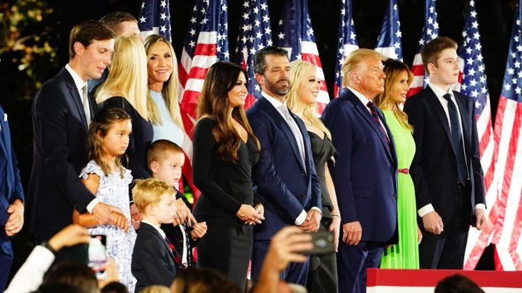 Trump mit seiner Familie auf dem Nominierungsparteitag