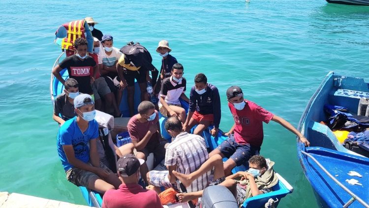 Migrantes em Lampedusa, sul da Itália