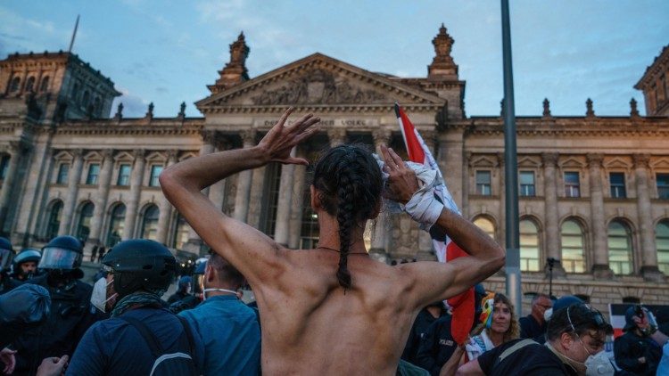 Protestierende am Samstag vor dem Reichstag