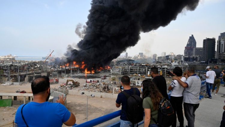 L'incendie a presque totalement détruit la zone franche du port de Beyrouth