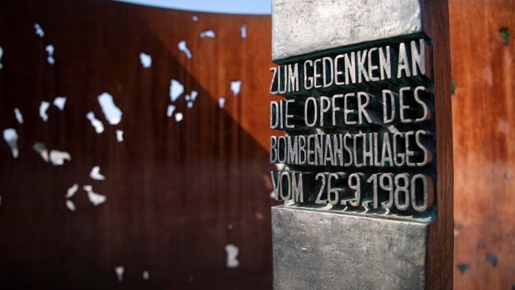 Denkmal für die Opfer des Neonazi-Attentats beim Oktoberfest 1980 