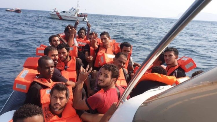 Migranti na brodu organizacije Open Arms