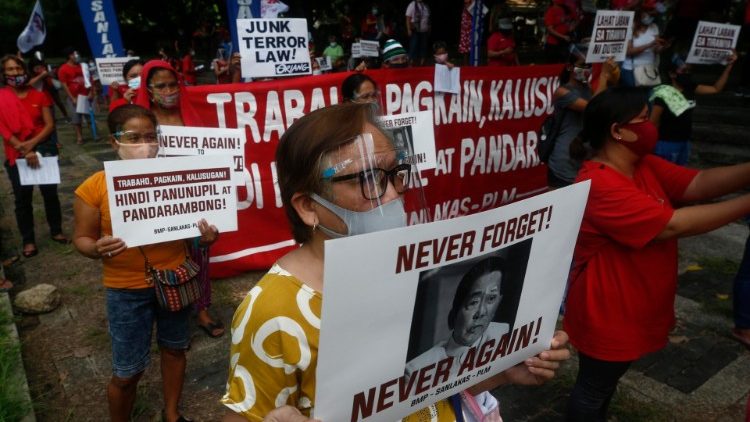 Manifestation contre la loi martiale, à Quezon aux Philippines, le 21 septembre. 